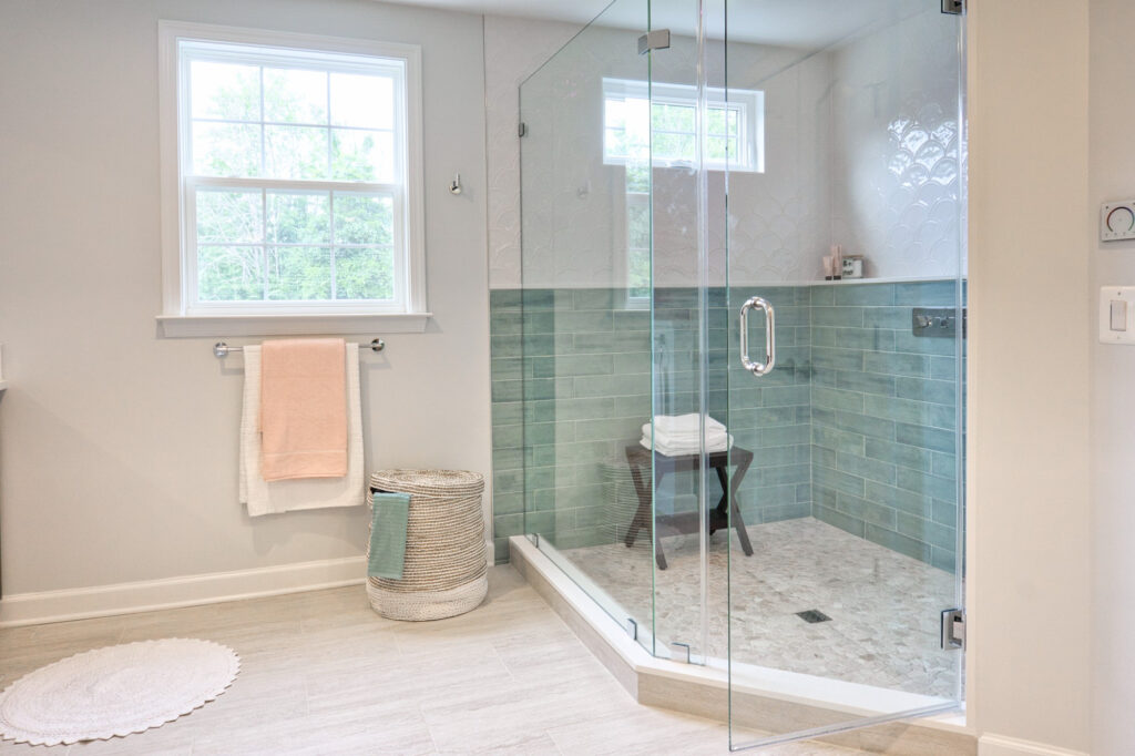 Interior-modern-bathroom-with-shower-box